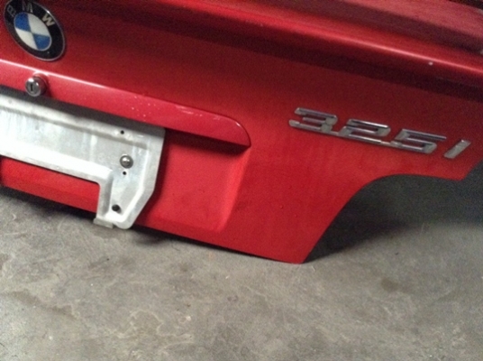 ขายสปอร์ยฝาท้าย2ชั้น E36 คูเป้ทั้งฝา(ของแท้) สวยเท่ห์ หาเล่นยาก วางแก้วไฟเบอร์ สามเหลี่ยมลำโพงไฟเบอร์