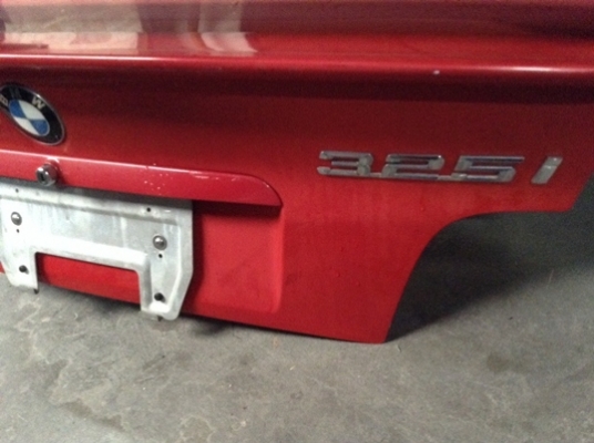 ขายสปอร์ยฝาท้าย2ชั้น E36 คูเป้ทั้งฝา(ของแท้) สวยเท่ห์ หาเล่นยาก วางแก้วไฟเบอร์ สามเหลี่ยมลำโพงไฟเบอร์