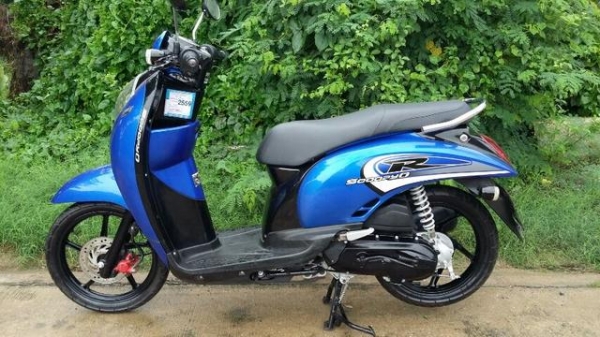 ขาย Honda Scoopy ชุดสสีน้ำเงิน ดำล้อแม็กดำ - เครื่องเดิมๆ ปกติ สตาร์ทเท้า สตาร์ทมือปกติแบตไม่เสื่อม ไฟเลี้ยวซ้าย - ขวา ใช้ได้  - ไฟหน้าลูกแก้ว ไฟท้าย ไฟเบรค ติดปกติ   - ชุดสีเดิมๆ ทะเบียนไม่ขาดต่อ ชุดโอนครับ   - รถอยุ่ ถนนสรงประภา แขวงสีกัน  เขตดอนเมือง ก
