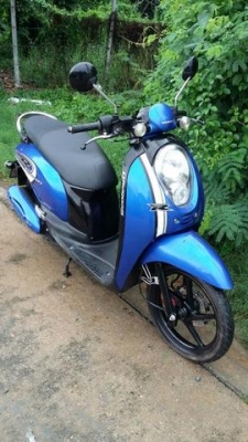 ขาย Honda Scoopy ชุดสสีน้ำเงิน ดำล้อแม็กดำ - เครื่องเดิมๆ ปกติ สตาร์ทเท้า สตาร์ทมือปกติแบตไม่เสื่อม ไฟเลี้ยวซ้าย - ขวา ใช้ได้  - ไฟหน้าลูกแก้ว ไฟท้าย ไฟเบรค ติดปกติ   - ชุดสีเดิมๆ ทะเบียนไม่ขาดต่อ ชุดโอนครับ   - รถอยุ่ ถนนสรงประภา แขวงสีกัน  เขตดอนเมือง ก