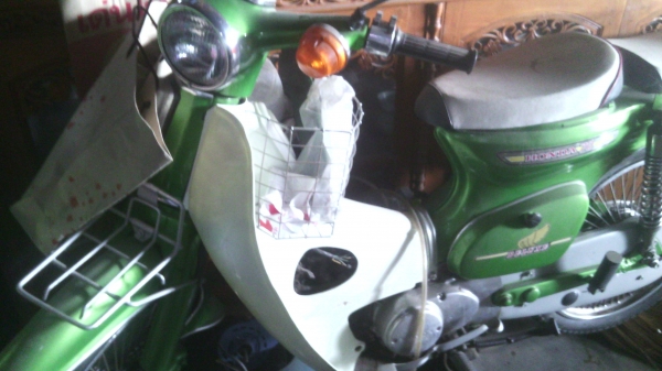 ขายรถเครื่องคาสสิกฮอนด้าซี70แต่งแล้วสวยกริ๊บ   0816129298