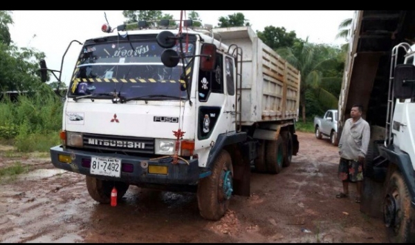 ขายสิบล้อ Fn527 *600000บาท  เครื่อง195แรงม้า เกียร์10สปีดพร้อมใช้งานคับ