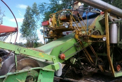 ขายรถเกี่ยวไทยเส็ง เครื่องอีซูซู 210ดี ตัวเดิน12ปั๊ม23 สภาพพร้อมใช้งาน ตู้ดี ช่วงล่างพร้อมทำงาน