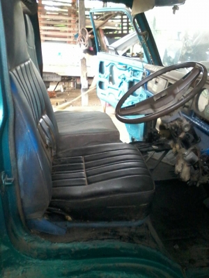 ขายรถนวดข้าวรถ 6 ล้อไอ้หนุมทางหลวงพร้อมตู้ สิงเปลือยจัมโบ้ 5 ฟุต เครื่อง 90 แรง รถใช้งานได้เลย