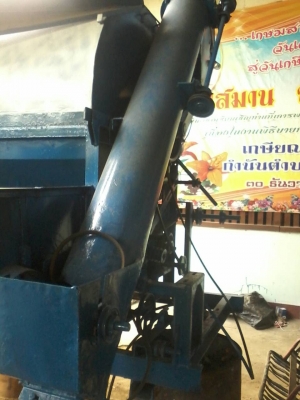 ขายรถนวดข้าวรถ 6 ล้อไอ้หนุมทางหลวงพร้อมตู้ สิงเปลือยจัมโบ้ 5 ฟุต เครื่อง 90 แรง รถใช้งานได้เลย