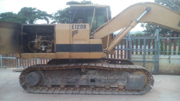 รถขุด CAT E120 B