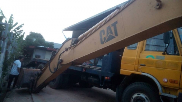 รถขุด CAT E120 B