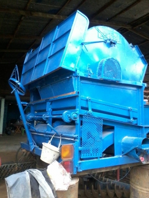 ขายรถนวดข้าวรถ 6 ล้อไอ้หนุมทางหลวงพร้อมตู้ สิงเปลือยจัมโบ้ 5 ฟุต เครื่อง 90 แรง รถใช้งานได้เลย