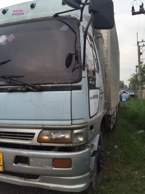 สิบล้อ1เพา ฮีโน่  FL1JYKA 210 ปี40 บรรทุกตู้แห้ง ยาว 6.20ม สภาพดีสวยพร้อมใช้ ทะเบียนพร้อมโอน (ราคา 655,000บ) ขายตามสภาพ ครับ