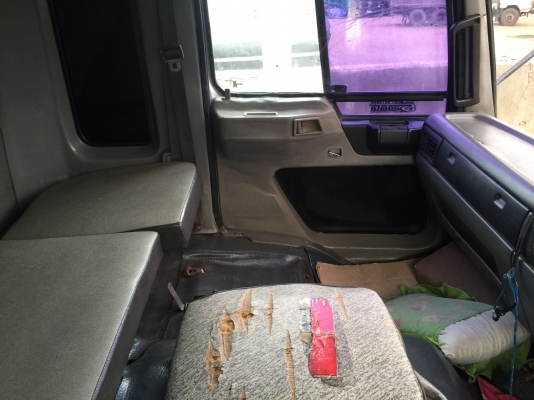 สิบล้อ1เพา ฮีโน่  FL1JYKA 210 ปี40 บรรทุกตู้แห้ง ยาว 6.20ม สภาพดีสวยพร้อมใช้ ทะเบียนพร้อมโอน (ราคา 655,000บ) ขายตามสภาพ ครับ