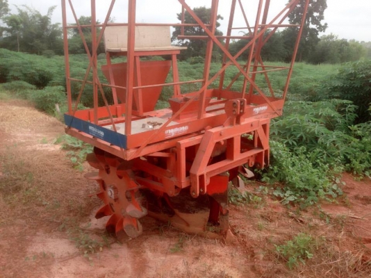 ขายเครื่องปลูกอ้อย2หัว