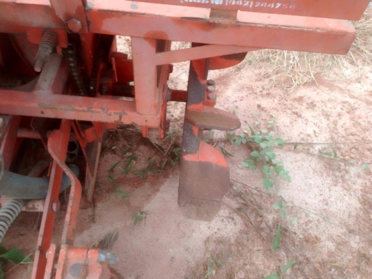 ขายเครื่องปลูกอ้อย2หัว