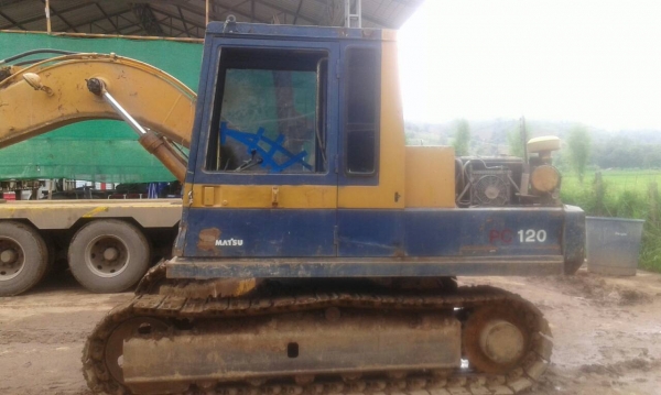 ขายรถขุด PC 100 รุ่น 3 ราคา 385,000 บาท