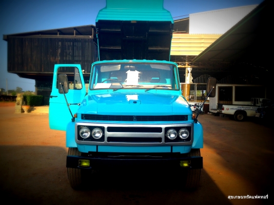 เอาไปใช้งานสวยๆแนววินเทจพร้อมภาพโลโม่เหมาะมากกับคันนี้พร้อมใช้งาน ขายครับ 6 ล้อดั้มพ์ดิน เครื่อง 185 แรงม้า กระบะใหม่ 4.20 เมตร กว้าง 2.35 เมตร แผงข้างสูง 60 ซม รั้วกล่อง 4x2 ฝาท้าย 2 ชั้น ดั้มพ์ 6 ตัน ยาง 900 ขอบ 20 นิ้ว พร้อมรับประกัน เช็คใหม่ทำใหม่ สวย