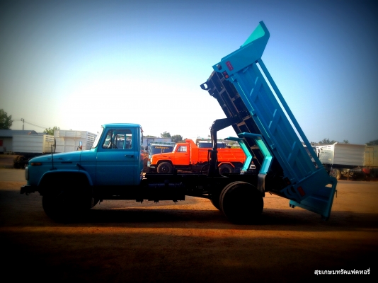 เอาไปใช้งานสวยๆแนววินเทจพร้อมภาพโลโม่เหมาะมากกับคันนี้พร้อมใช้งาน ขายครับ 6 ล้อดั้มพ์ดิน เครื่อง 185 แรงม้า กระบะใหม่ 4.20 เมตร กว้าง 2.35 เมตร แผงข้างสูง 60 ซม รั้วกล่อง 4x2 ฝาท้าย 2 ชั้น ดั้มพ์ 6 ตัน ยาง 900 ขอบ 20 นิ้ว พร้อมรับประกัน เช็คใหม่ทำใหม่ สวย