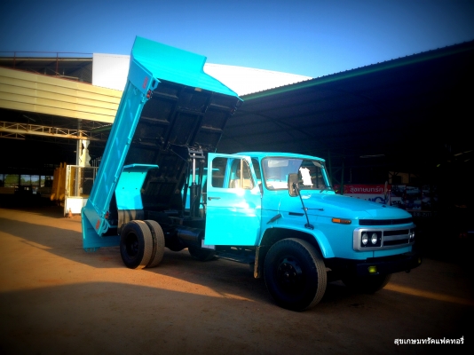 เอาไปใช้งานสวยๆแนววินเทจพร้อมภาพโลโม่เหมาะมากกับคันนี้พร้อมใช้งาน ขายครับ 6 ล้อดั้มพ์ดิน เครื่อง 185 แรงม้า กระบะใหม่ 4.20 เมตร กว้าง 2.35 เมตร แผงข้างสูง 60 ซม รั้วกล่อง 4x2 ฝาท้าย 2 ชั้น ดั้มพ์ 6 ตัน ยาง 900 ขอบ 20 นิ้ว พร้อมรับประกัน เช็คใหม่ทำใหม่ สวย