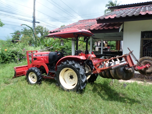 ขายรถไถYanmar EF393Tรถปี57รถบ้านปีเดียวใช้งานน้อยรถสภาพเดิมๆมีอุปกรณ์3ชิ้นใบมีดันหน้า+ผานหลังพรวนดิน+โรตาลี่ตีดิน เจ้าของทำงานเป็นหมออยู่โรงพยาบาลรถใช้งานน้อยไม่มีเวลาขับจอดไว้เฉยๆเลยอยากขายออกเครื่องดีพร้อมลุยงานแรงดีไม่มีตก เกียดี ไฮโดรลิกดีไม่มีเยิ้ม ช