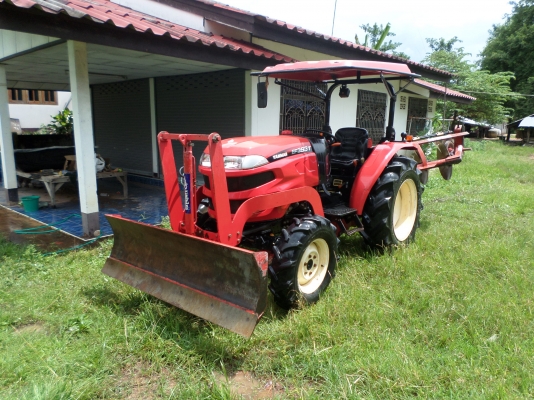 ขายรถไถYanmar EF393Tรถปี57รถบ้านปีเดียวใช้งานน้อยรถสภาพเดิมๆมีอุปกรณ์3ชิ้นใบมีดันหน้า+ผานหลังพรวนดิน+โรตาลี่ตีดิน เจ้าของทำงานเป็นหมออยู่โรงพยาบาลรถใช้งานน้อยไม่มีเวลาขับจอดไว้เฉยๆเลยอยากขายออกเครื่องดีพร้อมลุยงานแรงดีไม่มีตก เกียดี ไฮโดรลิกดีไม่มีเยิ้ม ช