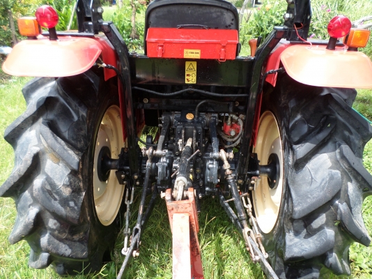 ขายรถไถYanmar EF393Tรถปี57รถบ้านปีเดียวใช้งานน้อยรถสภาพเดิมๆมีอุปกรณ์3ชิ้นใบมีดันหน้า+ผานหลังพรวนดิน+โรตาลี่ตีดิน เจ้าของทำงานเป็นหมออยู่โรงพยาบาลรถใช้งานน้อยไม่มีเวลาขับจอดไว้เฉยๆเลยอยากขายออกเครื่องดีพร้อมลุยงานแรงดีไม่มีตก เกียดี ไฮโดรลิกดีไม่มีเยิ้ม ช