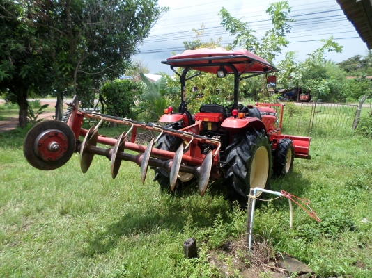ขายรถไถYanmar EF393Tรถปี57รถบ้านปีเดียวใช้งานน้อยรถสภาพเดิมๆมีอุปกรณ์3ชิ้นใบมีดันหน้า+ผานหลังพรวนดิน+โรตาลี่ตีดิน เจ้าของทำงานเป็นหมออยู่โรงพยาบาลรถใช้งานน้อยไม่มีเวลาขับจอดไว้เฉยๆเลยอยากขายออกเครื่องดีพร้อมลุยงานแรงดีไม่มีตก เกียดี ไฮโดรลิกดีไม่มีเยิ้ม ช