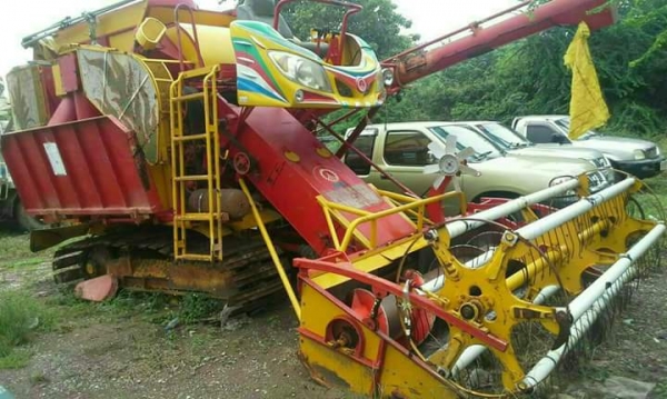 ขายรถเกี่ยวข้าว เกษตรพัฒนา รุ่นปลดหนี้ อุ้ม2.5ตัน เครื่อง195แรง ตัวเดิน10 ปั้ม22ไดกิ้น สภาพพร้อมใช้งาน สนใจโทร 090-8588220คุณนะ 093-3258446คุณบิว หรือเข้าดูสินค้าอื่นๆได้ที่ www.truck.in.th/498 หรือเพจFacebook ณรงค์ ซื้อขายรถมือสอง (เว็บไซต์ส่วนตัว) หรือF