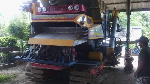 ขายรถเกี่ยวข้าว ไทยเส็ง อุ้ม2.5ตัน เครื่อง195แรง ตัวเดิน10 ปั้ม23ไดกิ้น สภาพพร้อมใช้งาน สนใจโทร 090-8588220คุณนะ 093-3258446คุณบิว หรือเข้าดูสินค้าอื่นๆได้ที่ www.truck.in.th/498 หรือเพจFacebook ณรงค์ ซื้อขายรถมือสอง (เว็บไซต์ส่วนตัว) หรือFacebook ตลาดรถม