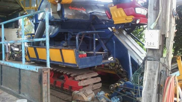 ขายรถเกี่ยวข้าว ไทยเส็ง อุ้ม2.5ตัน เครื่อง195แรง ตัวเดิน10 ปั้ม23ไดกิ้น สภาพพร้อมใช้งาน สนใจโทร 090-8588220คุณนะ 093-3258446คุณบิว หรือเข้าดูสินค้าอื่นๆได้ที่ www.truck.in.th/498 หรือเพจFacebook ณรงค์ ซื้อขายรถมือสอง (เว็บไซต์ส่วนตัว) หรือFacebook ตลาดรถม