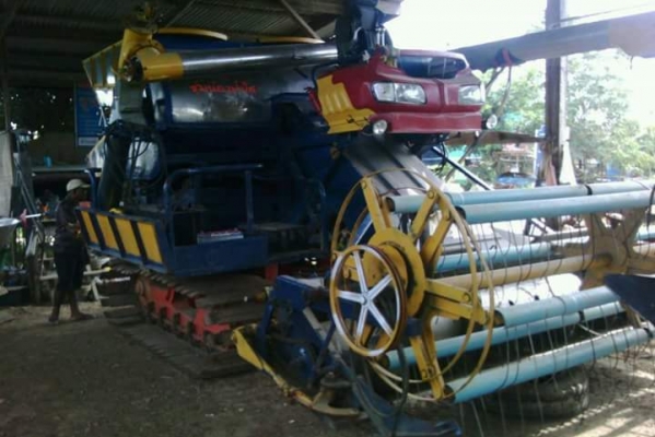 ขายรถเกี่ยวข้าว ไทยเส็ง อุ้ม2.5ตัน เครื่อง195แรง ตัวเดิน10 ปั้ม23ไดกิ้น สภาพพร้อมใช้งาน สนใจโทร 090-8588220คุณนะ 093-3258446คุณบิว หรือเข้าดูสินค้าอื่นๆได้ที่ www.truck.in.th/498 หรือเพจFacebook ณรงค์ ซื้อขายรถมือสอง (เว็บไซต์ส่วนตัว) หรือFacebook ตลาดรถม