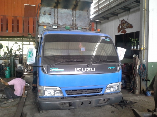 ขาย 6 ล้อดั้ม NPR130 แรง ห้างแท้ ปี46 เดิมบางสีเดิมไม่มีชน ต่อดั้มใหม่ เบรกทิฟฟี่ อุปกรณ์ครบภายในสอาด  สภาพพร้อมใช้งาน 100\%