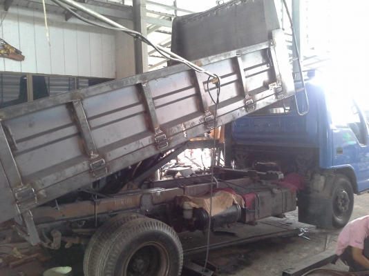 ขาย 6 ล้อดั้ม NPR130 แรง ห้างแท้ ปี46 เดิมบางสีเดิมไม่มีชน ต่อดั้มใหม่ เบรกทิฟฟี่ อุปกรณ์ครบภายในสอาด  สภาพพร้อมใช้งาน 100\%