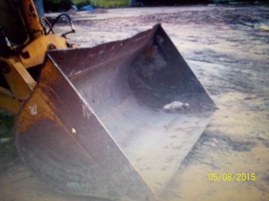 ขายรถตักโคมัสุ   ตักหิน ทราย ข้าวเปลือก มันหัว มันเส้น ต่อแขนยกขึ้นใส่รถพ่วงสบาย ใช้งานได้เลย