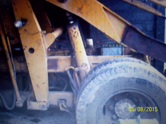 ขายรถตักโคมัสุ   ตักหิน ทราย ข้าวเปลือก มันหัว มันเส้น ต่อแขนยกขึ้นใส่รถพ่วงสบาย ใช้งานได้เลย