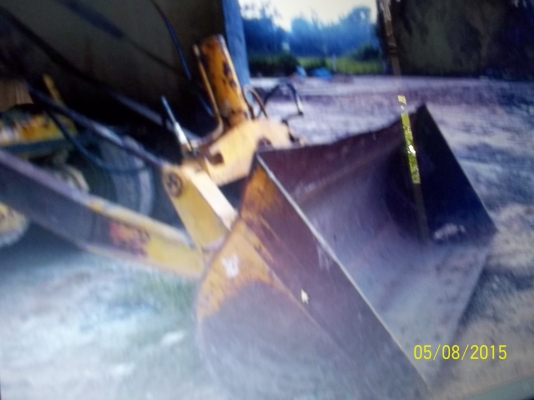 ขายรถตักโคมัสุ   ตักหิน ทราย ข้าวเปลือก มันหัว มันเส้น ต่อแขนยกขึ้นใส่รถพ่วงสบาย ใช้งานได้เลย