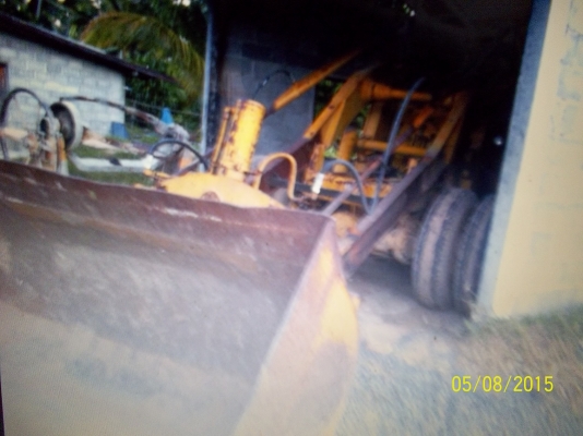 ขายรถตักโคมัสุ   ตักหิน ทราย ข้าวเปลือก มันหัว มันเส้น ต่อแขนยกขึ้นใส่รถพ่วงสบาย ใช้งานได้เลย