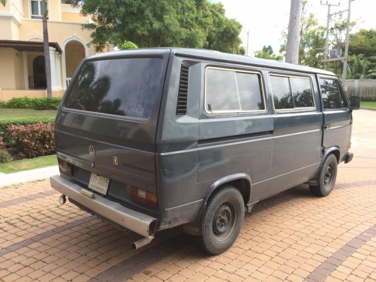 ขายvw t3 ปี1988 เครื่องเดิม หัวฉีด 2100cc เกียร์ธรรมดา ระบายความร้อนด้วยน้ำ มีหม้อน้ำ ขับทางไกลสบาย วิ่งร้อยกว่า แอร์เย็น เครื่องดีมากๆ รถเดิมๆทั้งคันสีเทาเดิม ประวัติดีมากๆครับ เจ้าของมือเดียว คุณลุงอายุ77ปี เป็นผู้บริหารบริษัทใหญ่ มีรถหลายคัน จอดในโรงรถ