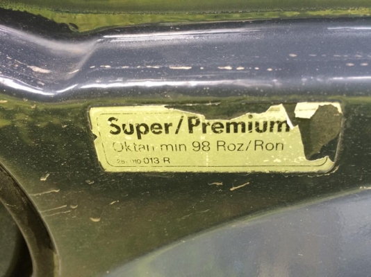 ขายvw t3 ปี1988 เครื่องเดิม หัวฉีด 2100cc เกียร์ธรรมดา ระบายความร้อนด้วยน้ำ มีหม้อน้ำ ขับทางไกลสบาย วิ่งร้อยกว่า แอร์เย็น เครื่องดีมากๆ รถเดิมๆทั้งคันสีเทาเดิม ประวัติดีมากๆครับ เจ้าของมือเดียว คุณลุงอายุ77ปี เป็นผู้บริหารบริษัทใหญ่ มีรถหลายคัน จอดในโรงรถ