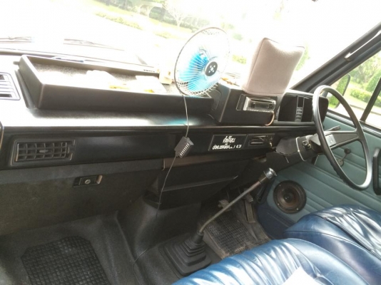 ขายvw t3 ปี1988 เครื่องเดิม หัวฉีด 2100cc เกียร์ธรรมดา ระบายความร้อนด้วยน้ำ มีหม้อน้ำ ขับทางไกลสบาย วิ่งร้อยกว่า แอร์เย็น เครื่องดีมากๆ รถเดิมๆทั้งคันสีเทาเดิม ประวัติดีมากๆครับ เจ้าของมือเดียว คุณลุงอายุ77ปี เป็นผู้บริหารบริษัทใหญ่ มีรถหลายคัน จอดในโรงรถ