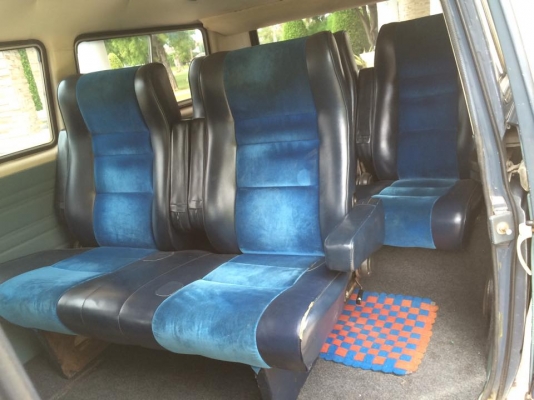 ขายvw t3 ปี1988 เครื่องเดิม หัวฉีด 2100cc เกียร์ธรรมดา ระบายความร้อนด้วยน้ำ มีหม้อน้ำ ขับทางไกลสบาย วิ่งร้อยกว่า แอร์เย็น เครื่องดีมากๆ รถเดิมๆทั้งคันสีเทาเดิม ประวัติดีมากๆครับ เจ้าของมือเดียว คุณลุงอายุ77ปี เป็นผู้บริหารบริษัทใหญ่ มีรถหลายคัน จอดในโรงรถ