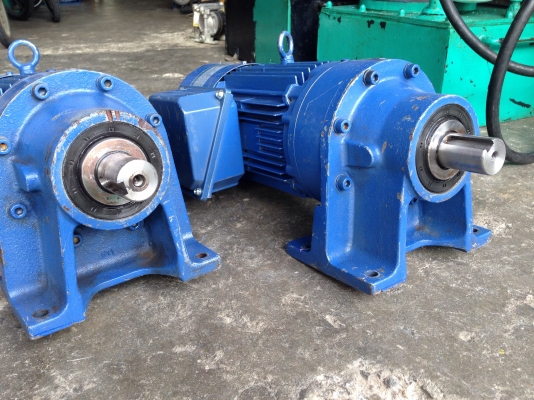 ขายมอเตอร์เกียร์ Cycro drive Sumitomo 2HP. 380V อัตราทด 1:21มีระบบเบรคในตัว สภาพสวยมาก วิ่งนิ่ม พร้อมใช้งาน (เหลือ 1 ตัวครับ)