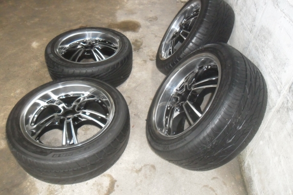 ล้อแม็ก 17นิ้ว 5รู114 พร้อมยาง สวยๆ 4 ล้อ ราคา 6900 บาท