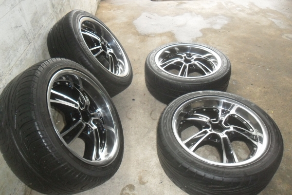 ล้อแม็ก 17นิ้ว 5รู114 พร้อมยาง สวยๆ 4 ล้อ ราคา 6900 บาท