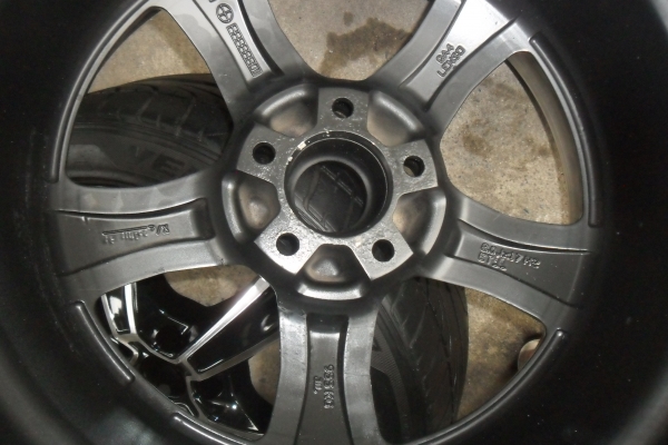 ล้อแม็ก 17นิ้ว 5รู114 พร้อมยาง สวยๆ 4 ล้อ ราคา 6900 บาท