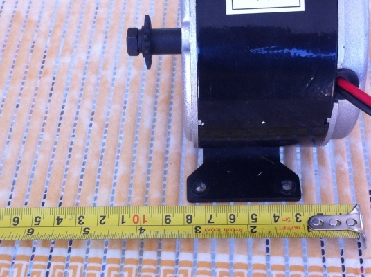 มอเตอร์ไฟฟ้า DC 24 V. เอาไปใช้เพื่อการงานต่างๆ ต่อกับปํ็มน้ำ ต่อขับเครื่องกลต่างๆ ต่อใช้ในรถจักรยานได้