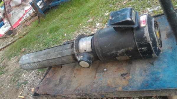 ปั๊มน้ําแบบสเตจหลายใบพัด ยี่ห้อ mitsubishi จากญี่ปุ่น ขนาด 3 แรงม้าดันขึ้นได้สูงถึง 190  ม.