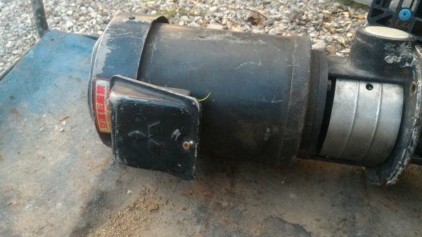 ปั๊มน้ําแบบสเตจหลายใบพัด ยี่ห้อ mitsubishi จากญี่ปุ่น ขนาด 3 แรงม้าดันขึ้นได้สูงถึง 190  ม.