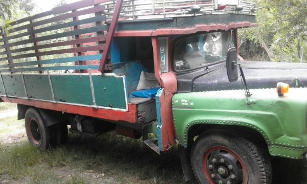 ขาย6 ล้อนิสสันหน้ายาว เครื่อง 6BB 145 แรง มีสโลว์ ลดได้นิดหน่อย