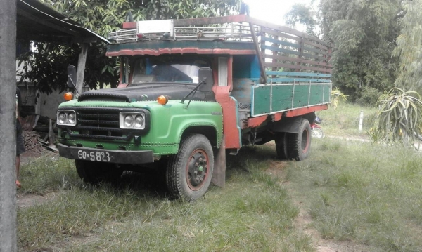 ขาย6 ล้อนิสสันหน้ายาว เครื่อง 6BB 145 แรง มีสโลว์ ลดได้นิดหน่อย