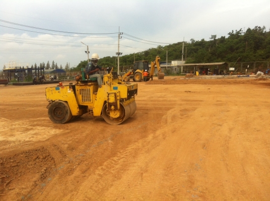 แจ้งลูกค้าครับ tractor-backhoe ได้จัดส่งรถบดดิน น้ำหนักบดอัด  5ตัน แบบหน้าเหล็กหลังยางที่สัตหีบเรียบร้อยแล้วครับ