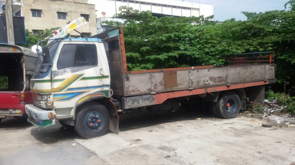 ็HINO.KM779.เครื่อง.WO4D-5,50เมตร.ครัชซีสวย.เครื่องดึ.หัวเก๋งเก็บสีหน่อยOKราคา.215,000-