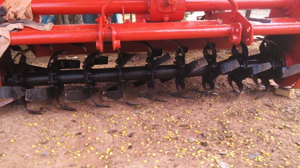 ขายรถไถคูโบต้าL4708 มีใบมีดผาลพรวนโรตารี่ตราช้างพร้อมใช้งานครับ